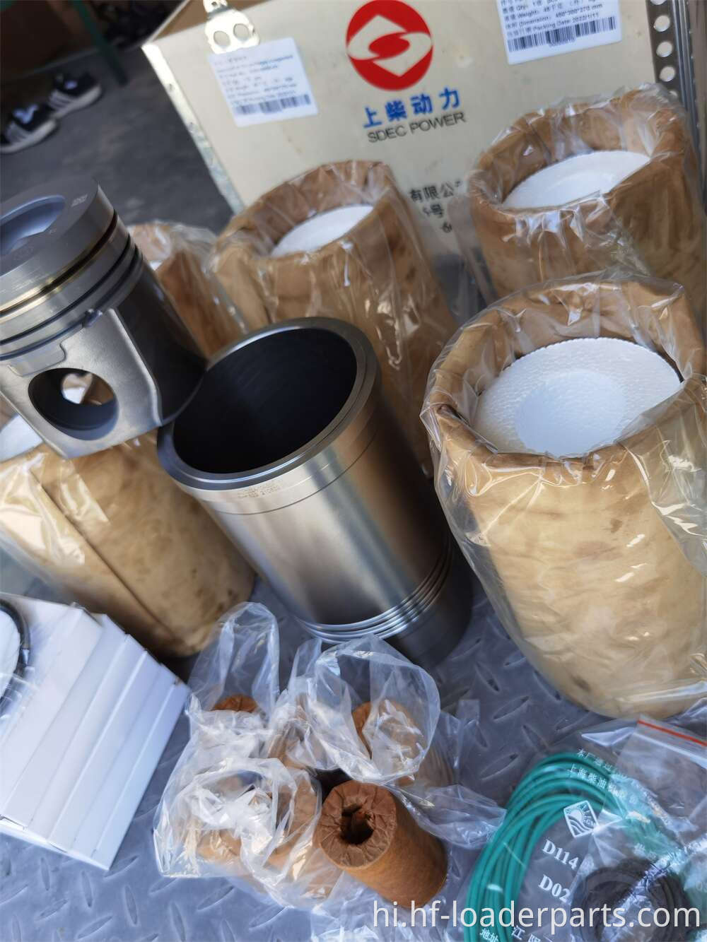 पिस्टन और सिलेंडर लाइनर किट शांगचाई चार मिलान D6114B Piston and cylinder liner kit Shangchai four matching D6114B